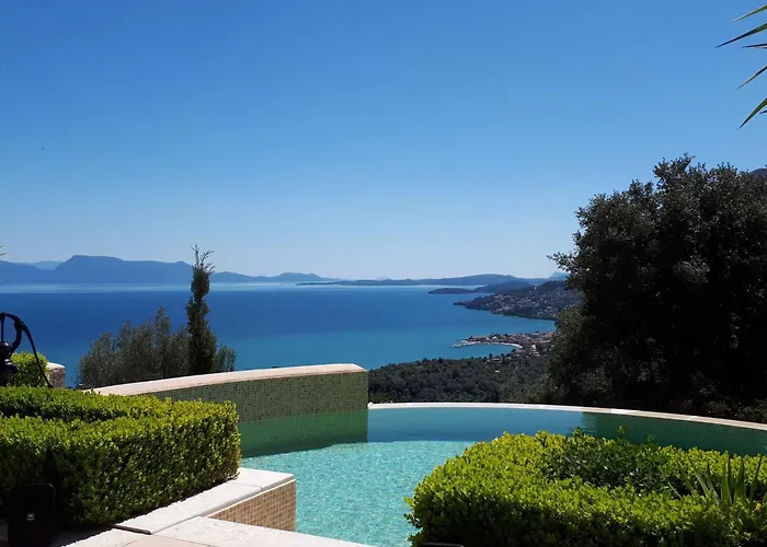 Drei Grazien- Luxurioese Mit Eigenem Pool By Interhome